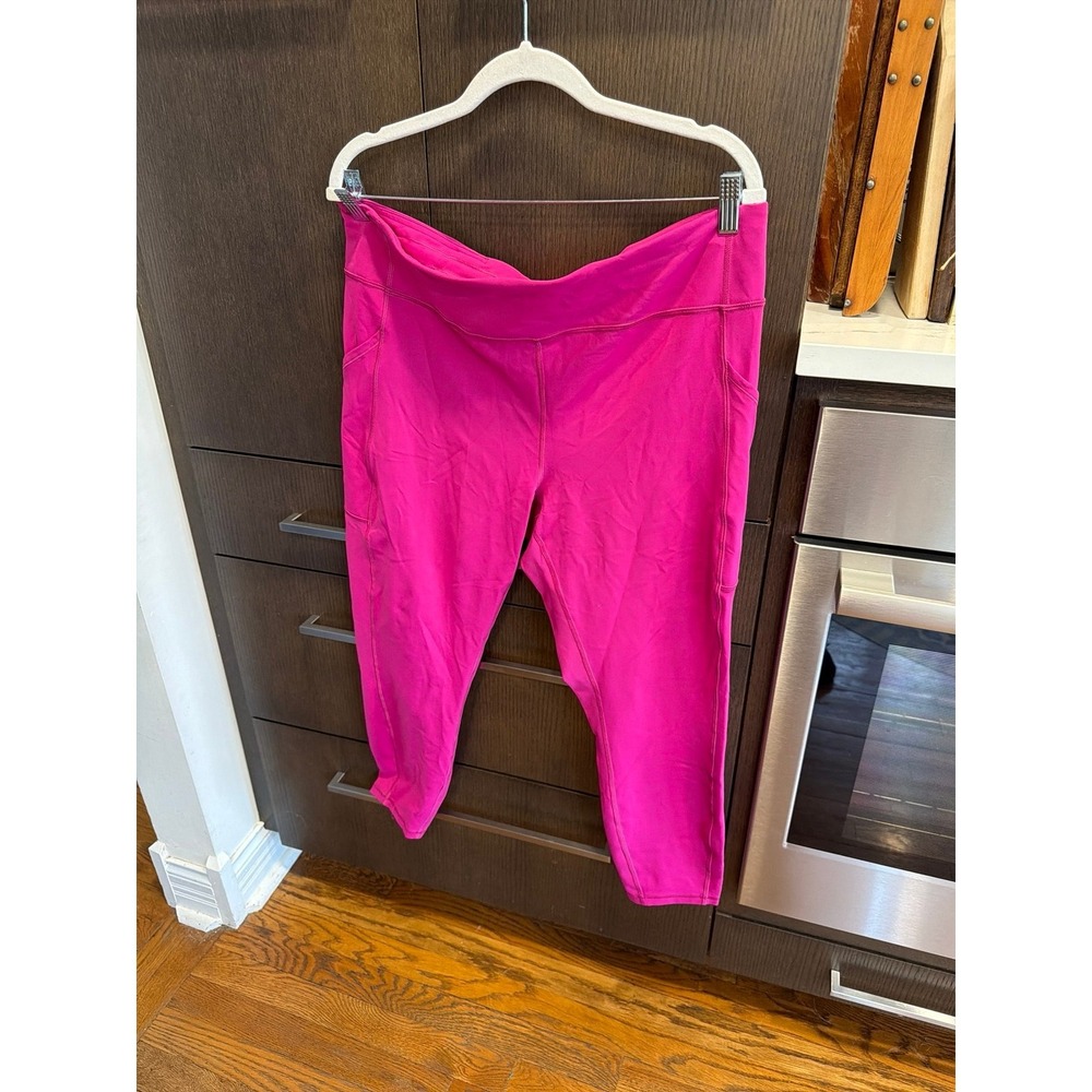 Lululemon Invigorate High-Rise Tight 25"
Ripened Raspberry 18